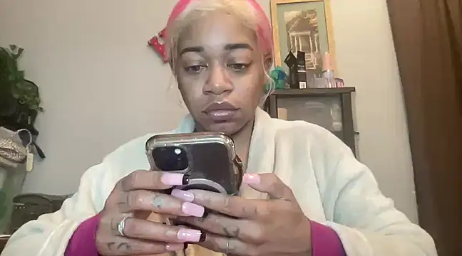 Snapshot of MommyConfident chatting on 03-15-25, 12:47 MommyConfident online show from 03-15-25, 12:47