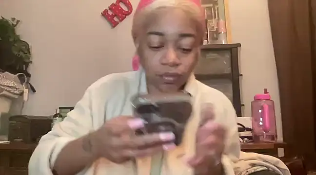 Snapshot of MommyConfident chatting on 03-20-25, 03:47 MommyConfident online show from 03-20-25, 03:47