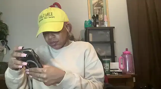 Snapshot of MommyConfident chatting on 03-21-25, 01:56 MommyConfident online show from 03-21-25, 01:56