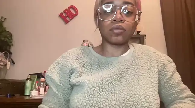 Snapshot of MommyConfident chatting on 03-22-25, 01:11 MommyConfident online show from 03-22-25, 01:11