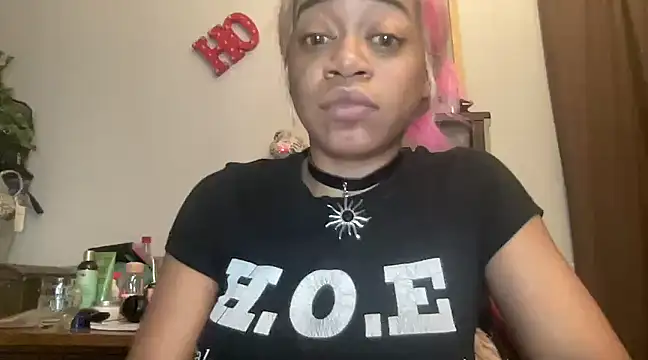 Snapshot of MommyConfident chatting on 03-23-25, 12:47 MommyConfident online show from 03-23-25, 12:47