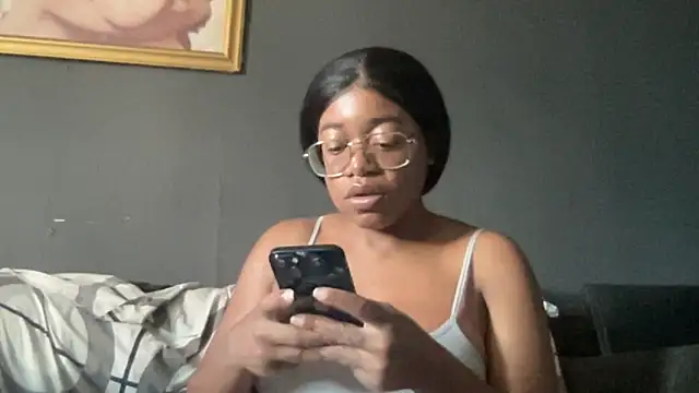 Snapshot of MommyConfident chatting on 09-28-25, 06:02 MommyConfident online show from 09-28-25, 06:02