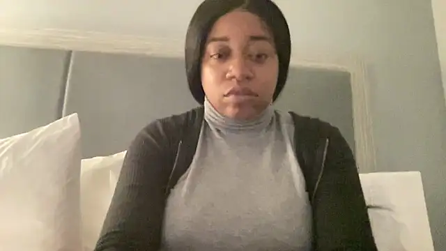 Snapshot of MommyConfident chatting on 10-16-25, 12:22 MommyConfident online show from 10-16-25, 12:22