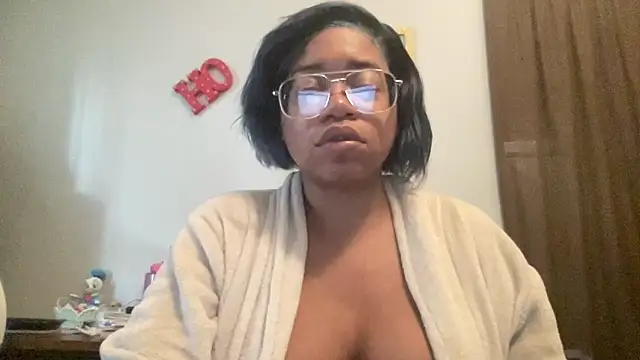 Snapshot of MommyConfident chatting on 10-21-25, 01:12 MommyConfident online show from 10-21-25, 01:12