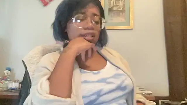 Snapshot of MommyConfident chatting on 10-23-25, 02:38 MommyConfident online show from 10-23-25, 02:38