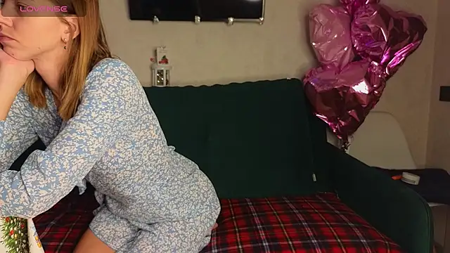 Snapshot of FoxLoveBasik chatting on 12-27-24, 06:03 FoxLoveBasik online show from 12-27-24, 06:03