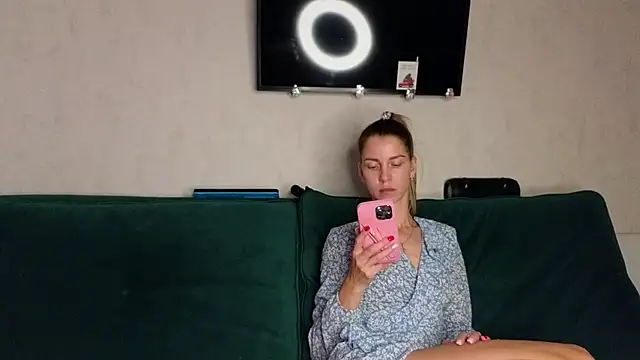 Snapshot of FoxLoveBasik chatting on 03-01-25, 05:38 FoxLoveBasik online show from 03-01-25, 05:38