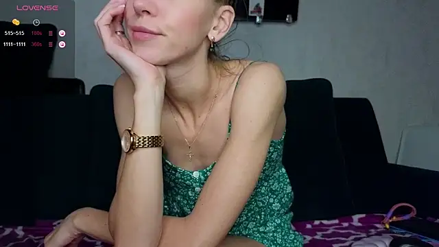 Snapshot of FoxLoveBasik chatting on 03-06-25, 06:48 FoxLoveBasik online show from 03-06-25, 06:48