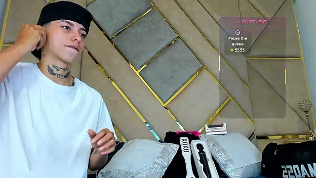 Snapshot of AmberAdams_ chatting on 10-16-25, 02:51 AmberAdams online show from 10-16-25, 02:51