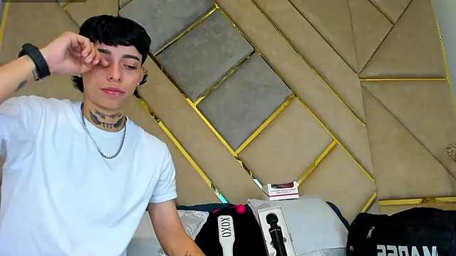 Snapshot of AmberAdams_ chatting on 10-19-25, 05:24 AmberAdams online show from 10-19-25, 05:24