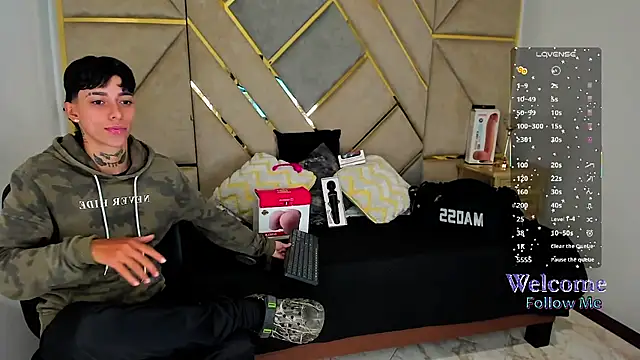 Snapshot of AmberAdams_ chatting on 11-14-25, 04:06 AmberAdams online show from 11-14-25, 04:06