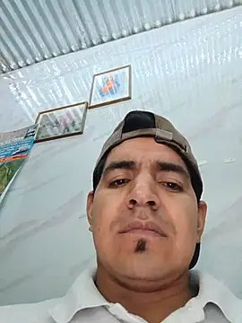 Snapshot of latino17 chatting on 11-28-25, 06:27 latino17 online show from 11-28-25, 06:27