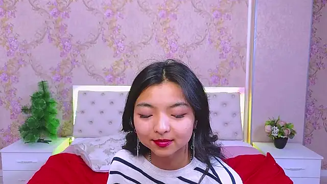 Shy Kira online show from 12-17-24, 06:42