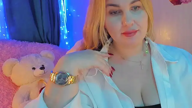 CoraSwon online show from 01-20-25, 05:06