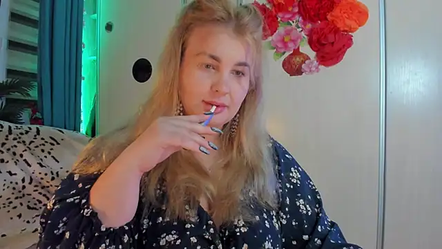 CoraSwon online show from 10-25-25, 09:20