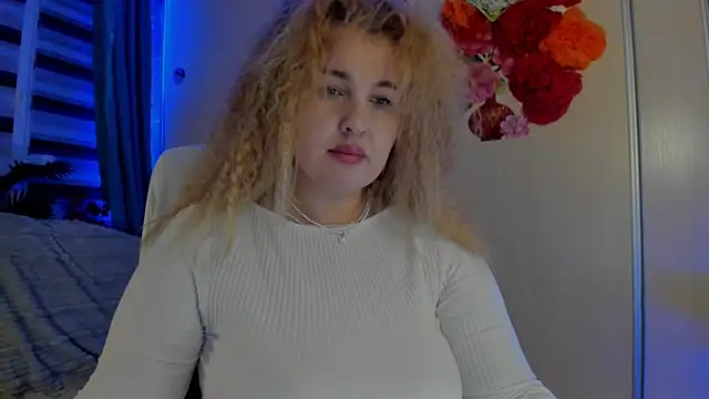 CoraSwon online show from 11-06-25, 10:54