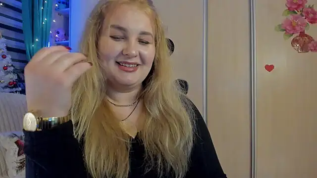 CoraSwon online show from 12-21-25, 05:20