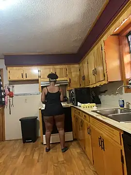 Snapshot of KLoveeee chatting on 03-12-25, 05:38 KLoveeee online show from 03-12-25, 05:38