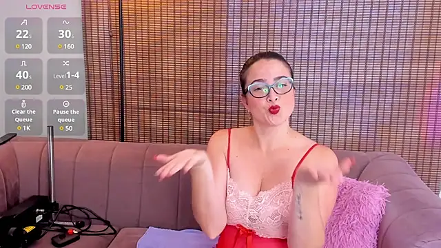 ariana cross online show from 01-12-25, 01:16