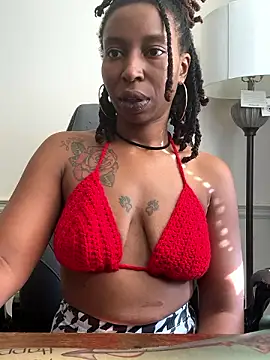 Snapshot of LeyaHoneybuns chatting on 12-02-24, 04:31 LeyaHoneybuns online show from 12-02-24, 04:31