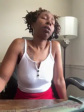 Snapshot of LeyaHoneybuns chatting on 03-13-25, 04:12 LeyaHoneybuns online show from 03-13-25, 04:12