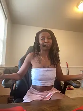 Snapshot of LeyaHoneybuns chatting on 11-14-25, 07:45 LeyaHoneybuns online show from 11-14-25, 07:45