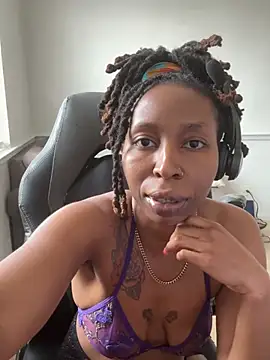 LeyaHoneybuns online show from 02-25-26, 04:49