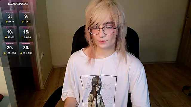 Snapshot of CuteYukiKun chatting on 10-12-25, 02:43 CuteYukiKun online show from 10-12-25, 02:43