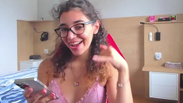 Snapshot of uniquerossie chatting on 10-20-25, 12:16 uniquerossie online show from 10-20-25, 12:16