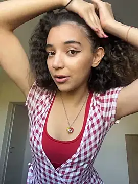 Snapshot of uniquerossie chatting on 11-05-25, 01:44 uniquerossie online show from 11-05-25, 01:44