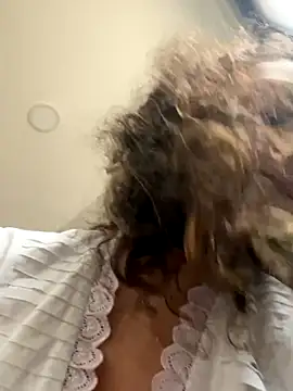 Snapshot of uniquerossie chatting on 11-17-25, 09:59 uniquerossie online show from 11-17-25, 09:59