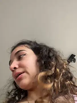 Snapshot of uniquerossie chatting on 11-21-25, 08:46 uniquerossie online show from 11-21-25, 08:46