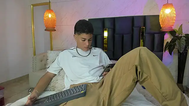 Levy Steve online show from 11-23-25, 04:12