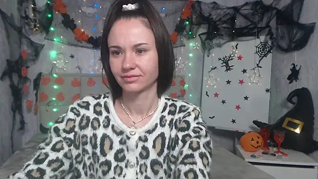 KaraCriegs online show from 10-26-25, 05:13