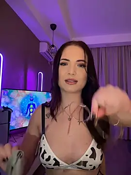 AvaGianna online show from 02-25-25, 05:04