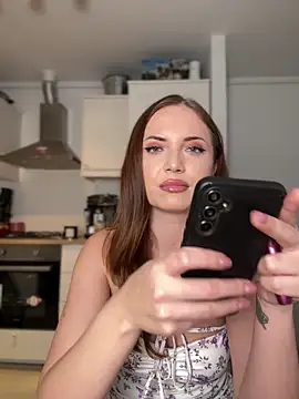 AvaGianna online show from 11-04-25, 02:16