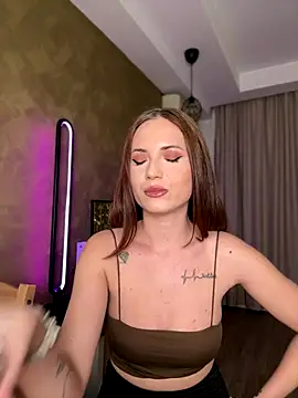 AvaGianna online show from 11-18-25, 04:11