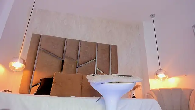 Martinaa Jones  online show from 01-12-26, 12:43