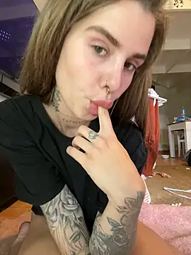 EmiliaCatalina online show from 12-14-24, 07:46