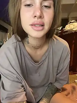 EmiliaCatalina online show from 12-16-24, 07:00