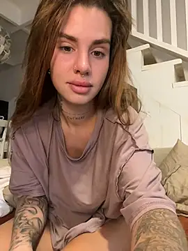EmiliaCatalina online show from 12-20-24, 05:51