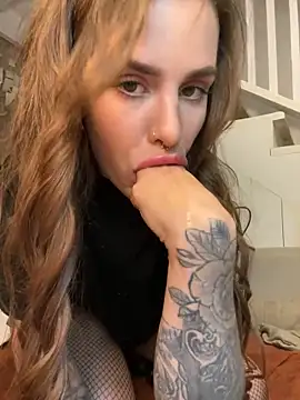 EmiliaCatalina online show from 12-20-24, 10:00