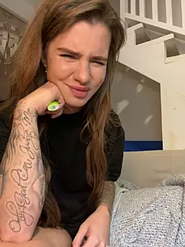 EmiliaCatalina online show from 12-21-24, 01:47