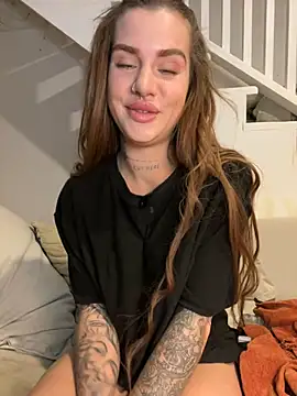EmiliaCatalina online show from 12-27-24, 10:16