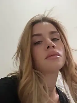 EmiliaCatalina online show from 11-01-25, 09:17