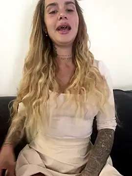 EmiliaCatalina online show from 12-21-25, 07:21