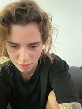 EmiliaCatalina online show from 02-05-26, 06:56