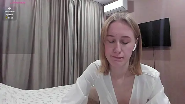 Mika Ray online show from 11-26-25, 10:55