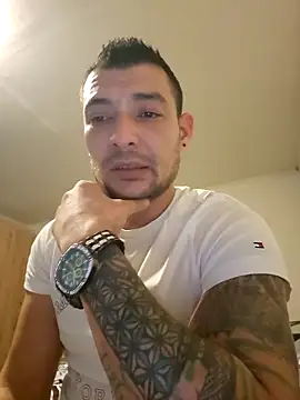 Zoltanioan26 online show from 12-17-25, 03:07