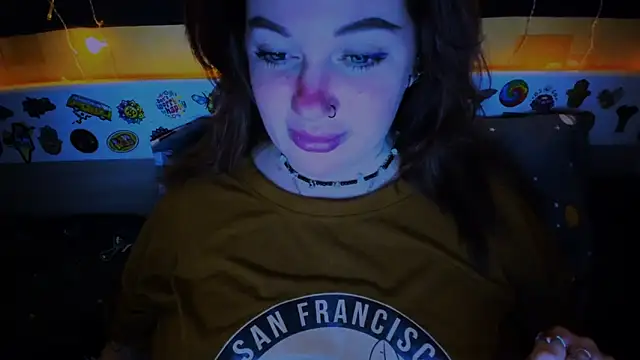 EllieOz online show from 12-14-24, 03:04